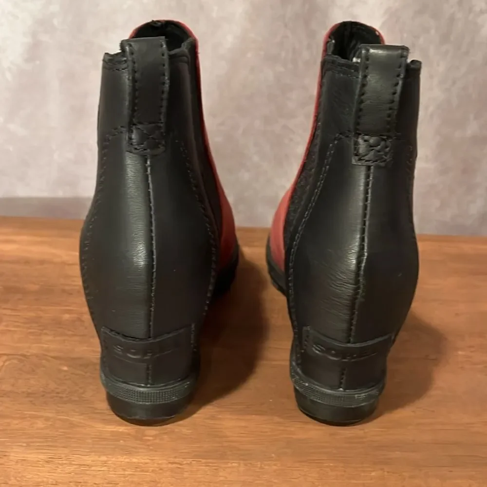 Sorel Lea Burgundy/Red and Black Platform Wedge Winter Ankle Boots size 6.5